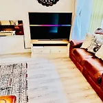 Luxury 4 Bed House In Coventry