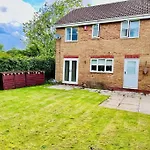 Luxury 4 Bed House In Coventry