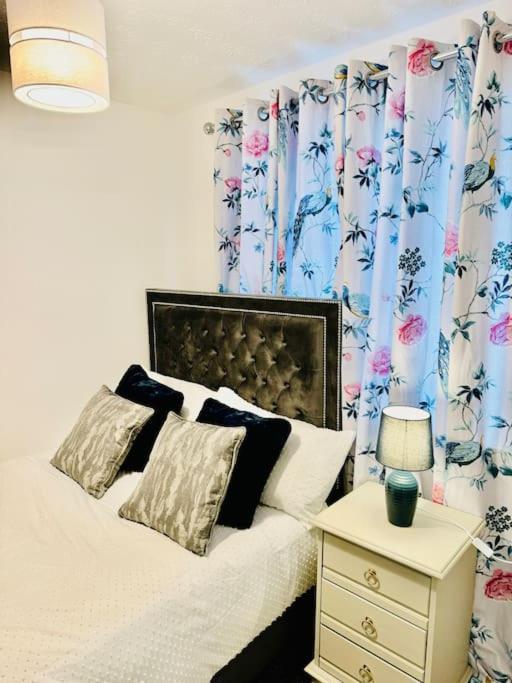 Luxury 4 Bed House In *